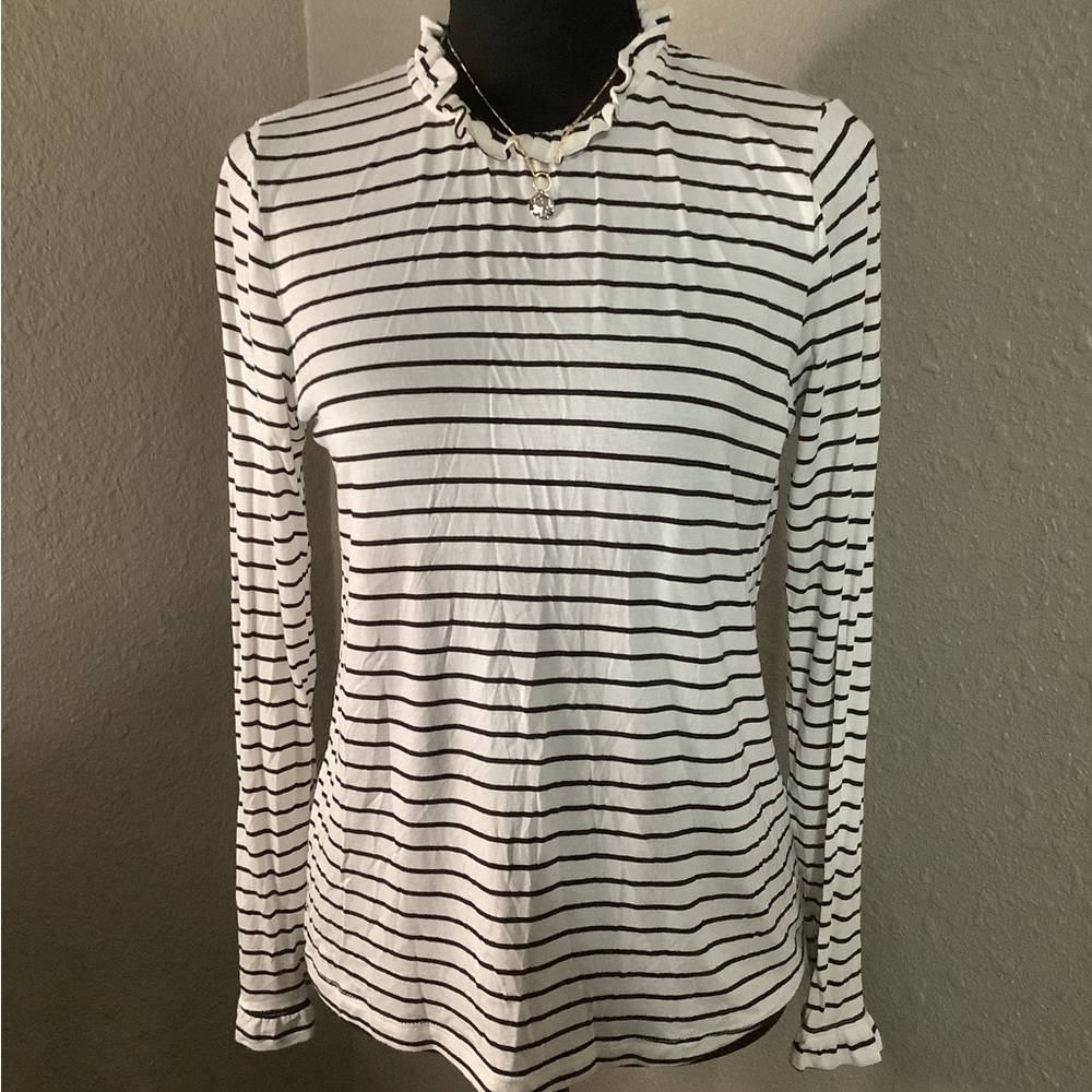 NWOT KAILEIGH Black and White Stripe Shirt with‎ button closure